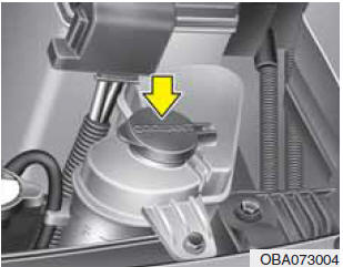 Hyundai Grand i10 - Vérification du niveau du liquide de refroidissement du moteur