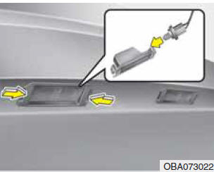 Hyundai Grand i10 - Remplacement de l'ampoule de la plaque d'immatriculation
