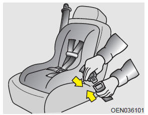 Installation d'un système de retenue pour enfant à ceinture trois points